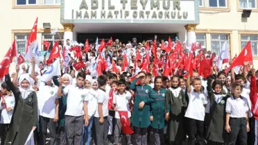 Şahinbey'den Başarılı Öğrencilere Saat Hediyesi