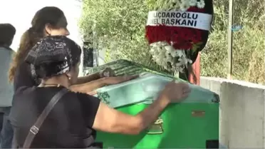 Ünlü Oyuncu Salih Kalyon'dan 47 Yıllık Eşine Son Veda
