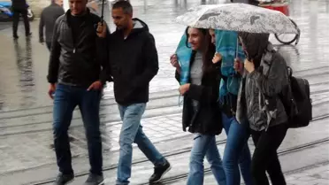 Kestane Karası' Fırtınası İstanbul'da Etkili Oluyor