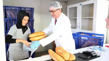 Empati Kurabilmek İçin Ekmek Satışı Yaptı