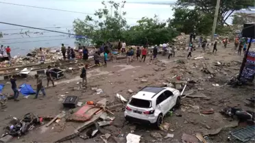 Endonezya'da Deprem ve Tsunami: En Az 384 Kişi Hayatını Kaybetti