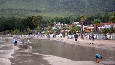 Akyaka'da Deniz 20 Metre Çekildi