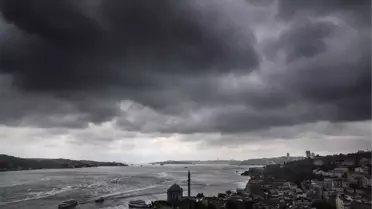 Meteorolojiden 'Kırbaç Kasırgası' Uyarısı: Şiddetini Azaltarak Kuzeye Yönelecek Ancak Tedbirli Olun