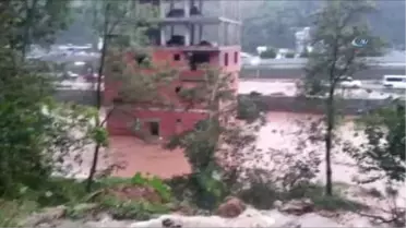 Trabzon'da Sağanak Yağış Etkili Oluyor