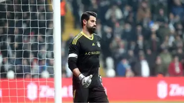 Fenerbahçeli Taraftarlar; Volkan, Aatıf ve Dirar'ın Kadro Dışı Bırakılması Konusunda İkiye Bölündü
