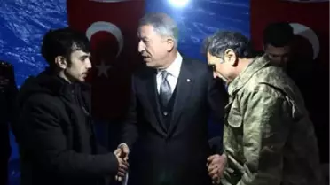 Şehidin Ailesine, Bakan Hulusi Akar ve Komutanlardan Taziye Ziyareti