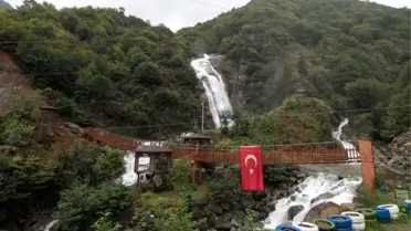 Şiddetli Yağışlar Sonrası Taştığı İddia Edilen Şelale Berrak Görüntüsü ile Dikkat Çekiyor