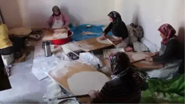Konyalı Kadınların 'Kış Ekmeği' Hazırlığı