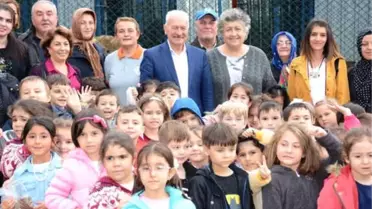 Lapseki'de Ana Okulu Öğrencilerinden Hayvan Barınağına Ziyaret