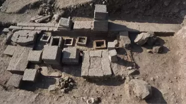 Assos Antik Kentinde 2 Bin 300 Yıllık Aile Mezarlığı Ortaya Çıkarıldı