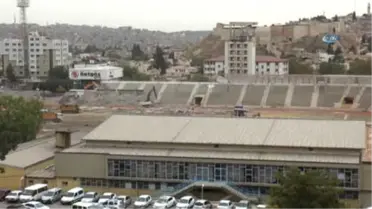 Gaziantep Kamil Ocak Stadyumu'nun Tribünleri Yıkılıyor