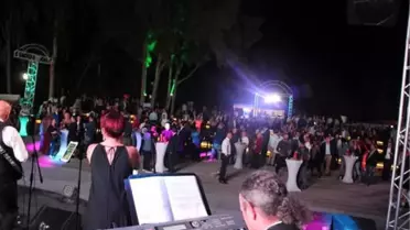 Kuşadası'nda Otelciler Açık Hava Partisinde Bir Araya Geldi