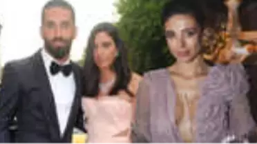 Şarkıcı Berkay'ın Eşi, Sabah 06.00'da Arda Turan'ın Eşini Aradı