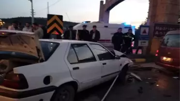 Otomobil ile Minibüs Çarpıştı: 10 Yaralı