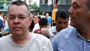 Serbest Bırakılan Rahip Brunson, İzmir'deki Evine Gitti