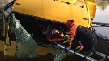 Zincirleme Kazada Tır ve Otomobil Kızılırmak'a Devrildi; 4 Yaralı