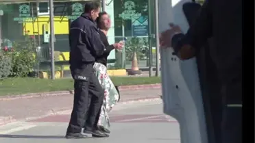 Caddeye Sarhoş İnen Kadın, Polislere Sevgilisini Arattı