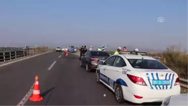 Göçmenlerin İçinde Bulunduğu Kamyon Devrildi (3)