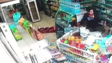 Araba Kullanmayı Öğrenen Genç Kız, Markete Daldı! Dehşet Anları Kamerada