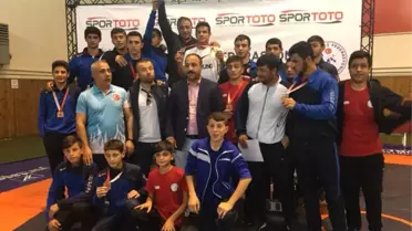 Palandöken Belediyesi Güreş Takımı 2. Lige Yükseldi
