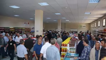Torbalı'daki Sosyal Markete Görkemli Açılış