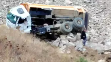 Hafriyat Kamyonu Yükünü Boşaltırken Uçurumdan Yuvarlandı: 1 Ölü