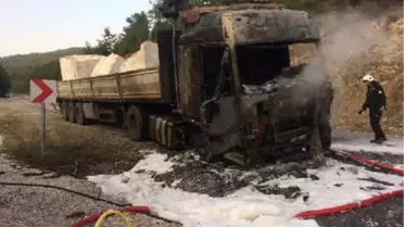 Motor Bölümü Alev Alan Tır Yandı