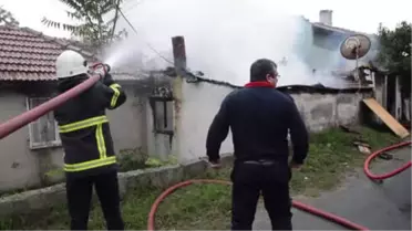 Yangında Mahsur Kalan Yaşlı Adamı İtfaiye Ekipleri Kurtardı - Kırklareli