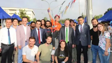 Rektör Ünal, Topluluk Tanıtım Günlerinde Öğrencilerle Buluştu