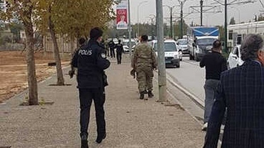 Gaziantep'te Birliğinden Firar Eden Asker, Yanında Götürdüğü G3 Piyade Tüfeği ile Girdiği Bir Alış...