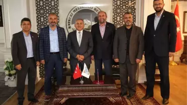Eğitim-Bir Sen Yönetimi Başkan Büyükkılıç'ı Ziyaret Etti