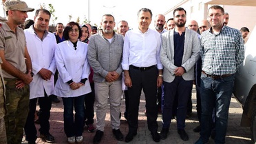 El Bab'ta Yüzler Gülüyor