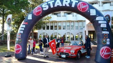 Ayvalık'ta Klasik Otomobillerin Cumhuriyet Rallisi Başladı