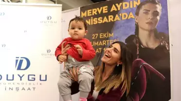 Survivor Merve Aydın, Nissara Avm'de İmza Gününe Katıldı