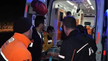 Otomobil ile Hafif Ticari Araç Çarpıştı: 2 Ölü, 5 Yaralı