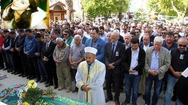 Şule Öğretmene Veda: İkizlerine İsim Koyamadı