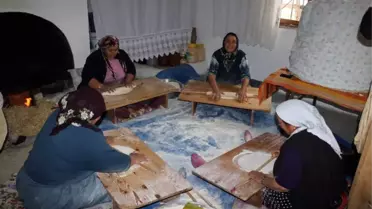 Kadınlar Üreterek Hem Para Kazanıyorlar Hem de Sosyalleşiyorlar