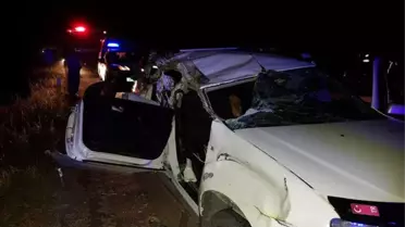 Otomobil Traktör Römorkuna Çarptı: 1 Ölü, 3 Yaralı