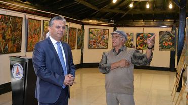 Başkan Uysal, Hasan Bağdaş'ın Resim Sergisini Gezdi