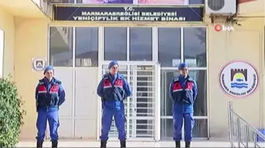CHP'li Belediyeye Siyah Çelenkli Protesto