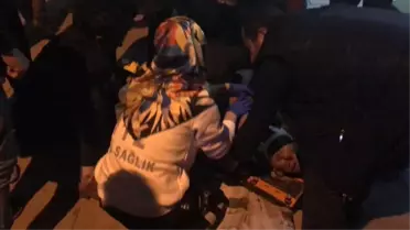 Otomobil Kaldırıma Çıktı: 1'i Bebek 4 Yaralı