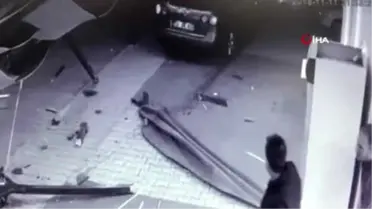 Otomobil Kaldırıma Çıktı: 1'i Bebek 4 Yaralı