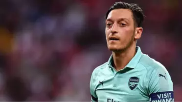 Mesut Özil, Asya'dan Gelen Haftalık 1 Milyon Sterlinlik Teklifi Geri Çevirdi