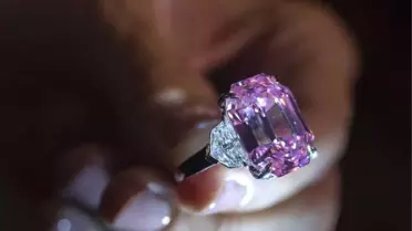Pembe Elmas Rekor Fiyata Satıldı