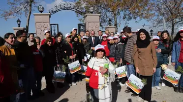 Sevgi Çiçeği Tohumları Toprakla Buluştu