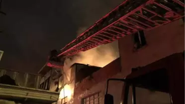 Bursa'da Depo Olarak Kullanılan 2 Katlı Bina Yandı
