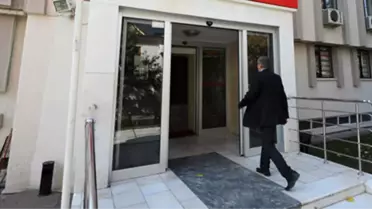 Saadet Partisi Genel Merkezi'nin Kapısına İcra Memurları Dayandı!
