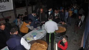Başkan Taban Helva Dağıttı