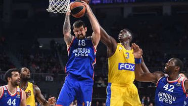 Anadolu Efes - Maccabi Fox: 90-77