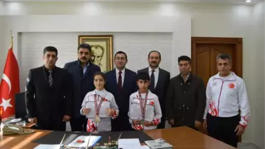 Kaymakam Gencer'den Avrupa Şampiyonlarına Ödül